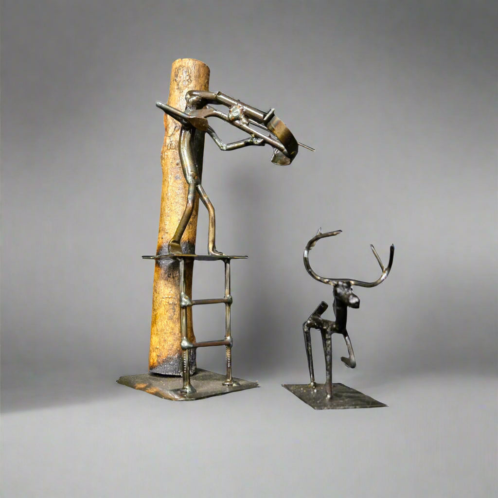 Crossbow Hunters are approximately 8 inches tall. Tree height, texture, and color will vary.
Deer are approximately 4 inches tall. The number of points may vary.