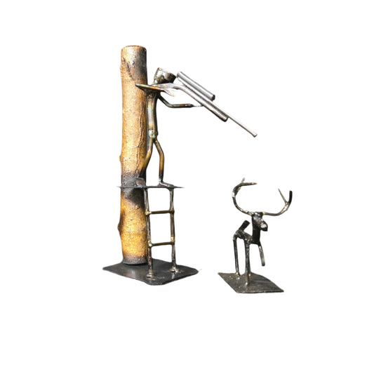 Rifle Hunters are approximately 8 inches tall. Tree height, texture, and color will vary.
Deer are approximately 4 inches tall. The number of points may vary.