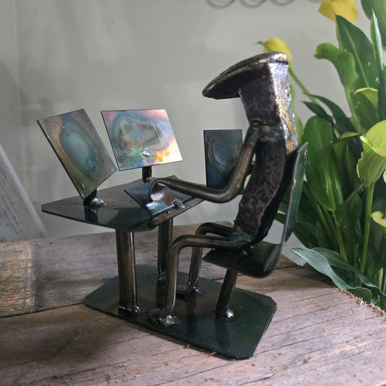 Professional 2 Screen Computer- 6" Figure