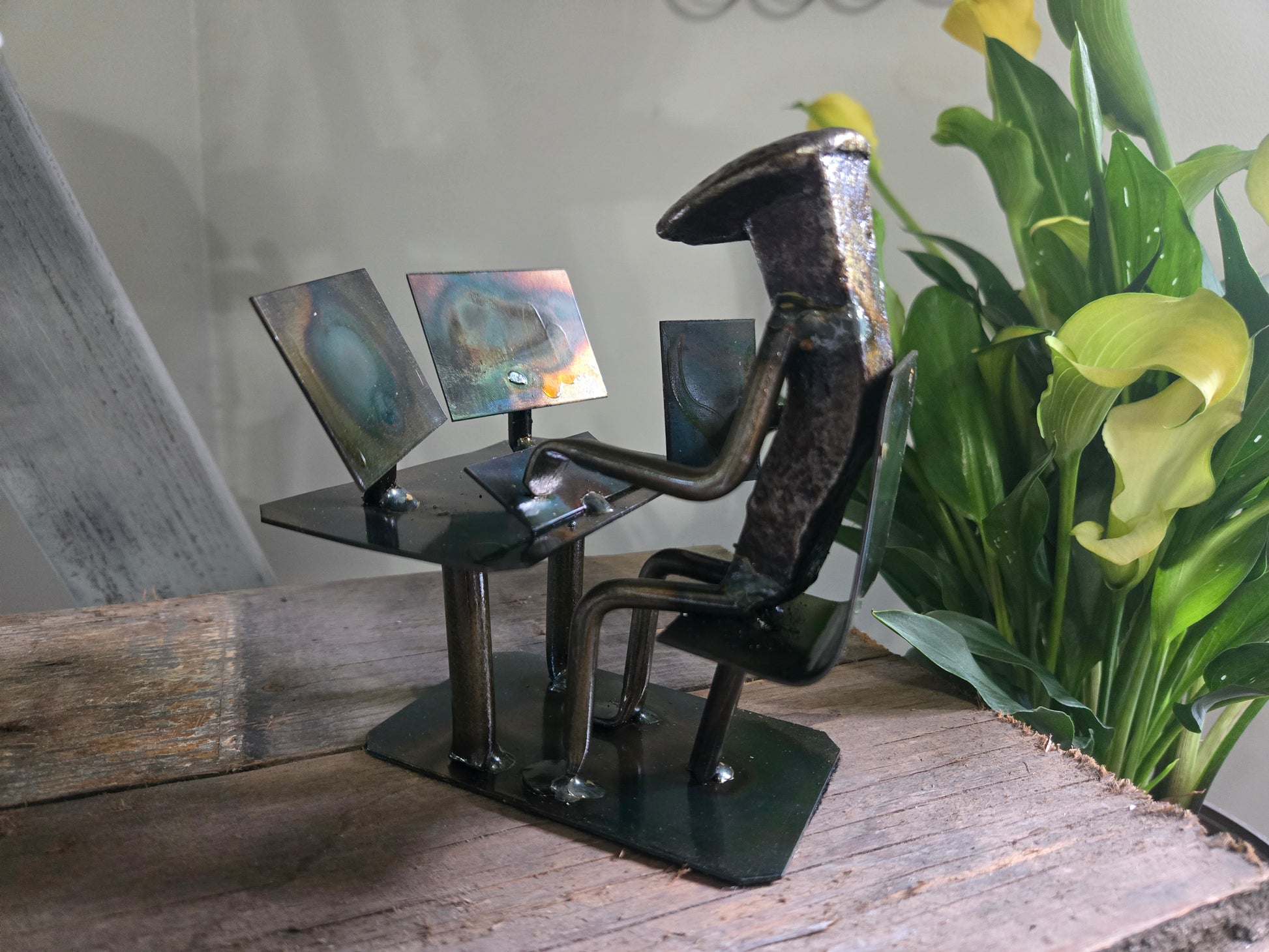 Professional 2 Screen Computer- 6" Figure