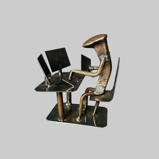 Computer figures are approximately 5 inches tall. It is common for objects on the desk or in the hand to vary. 