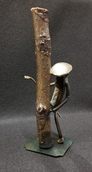 Golfer peeing on a tree metal spike art product photo